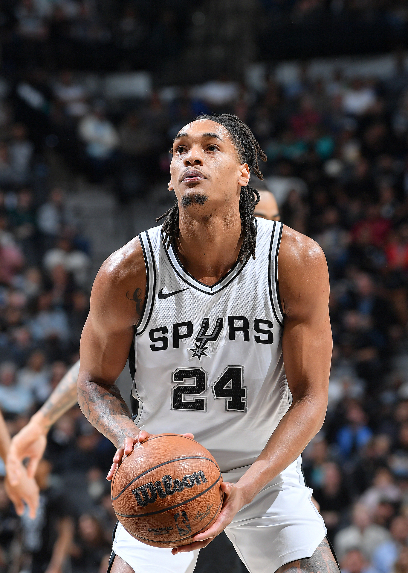 lol赛事直播关于转折点圣安东尼奥马刺篮板制胜，NBA常规赛关键时刻攻防权衡，目标明确，数据趋势出现新变化的信息