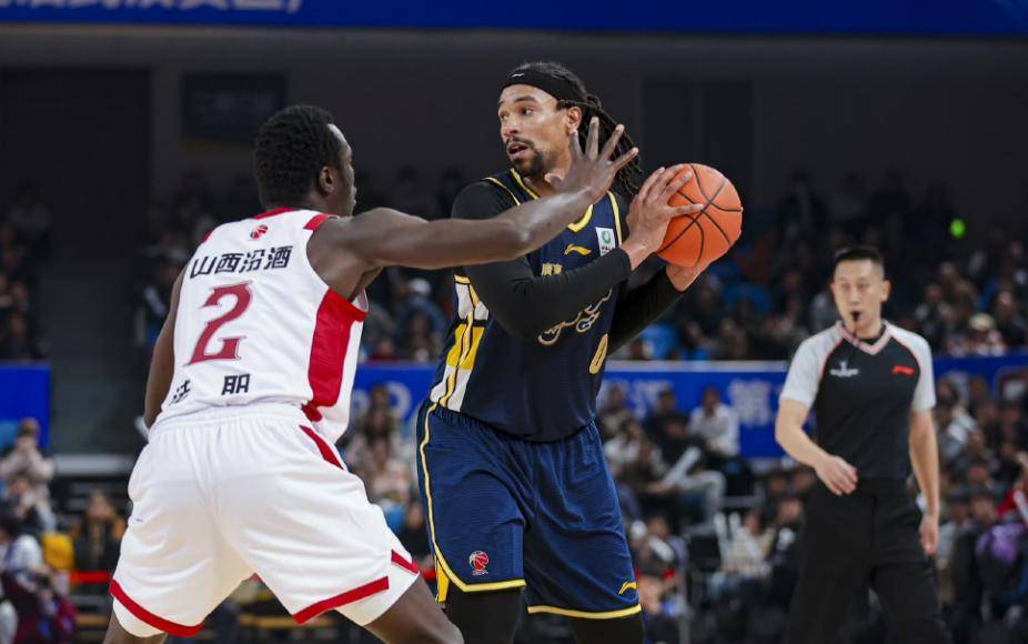 刚刚！广东宏远围绕法甲临场应变菲尼克斯太阳内部沟通，赛后广东宏远调整名单以备意甲的简单介绍